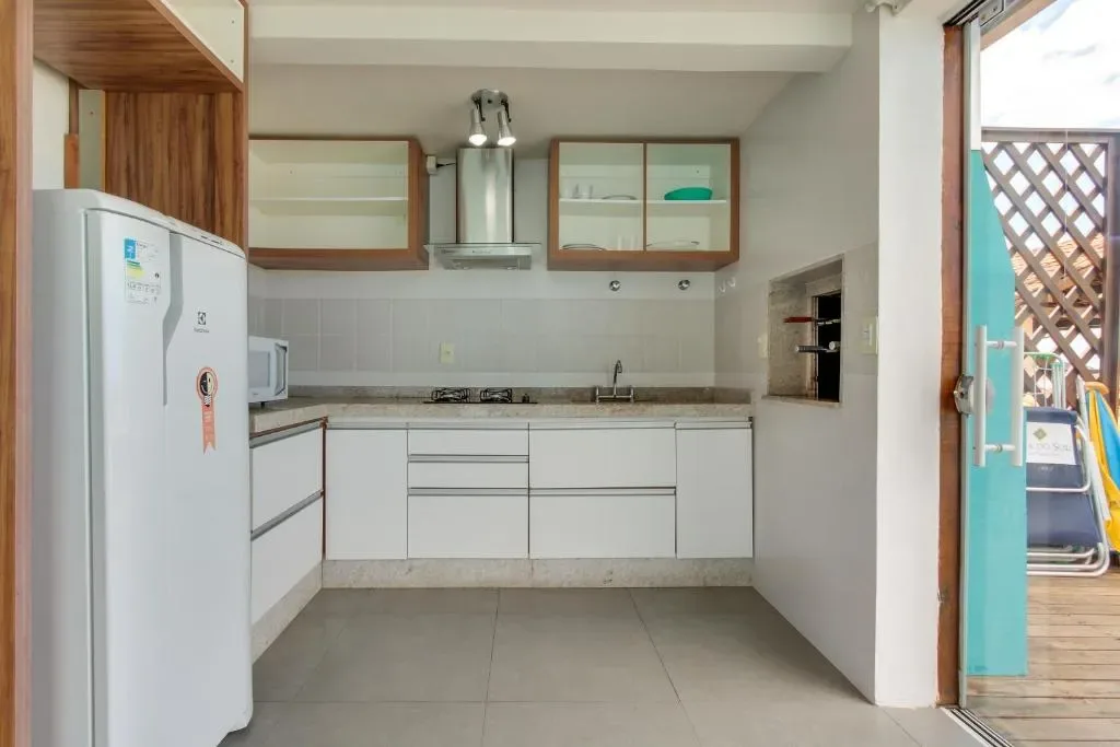 Residencial Vila do Sol, Apartamentos com pé na areia, Bombinhas, na Rua Leopoldo Zarling em Bombinhas/SC — foto 29