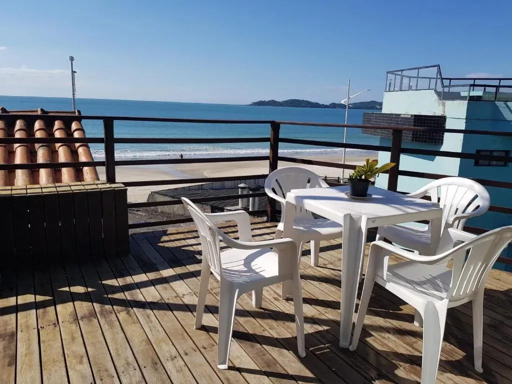 Residencial Vila do Sol, Apartamentos com pé na areia, Bombinhas, na Rua Leopoldo Zarling em Bombinhas/SC — foto 30