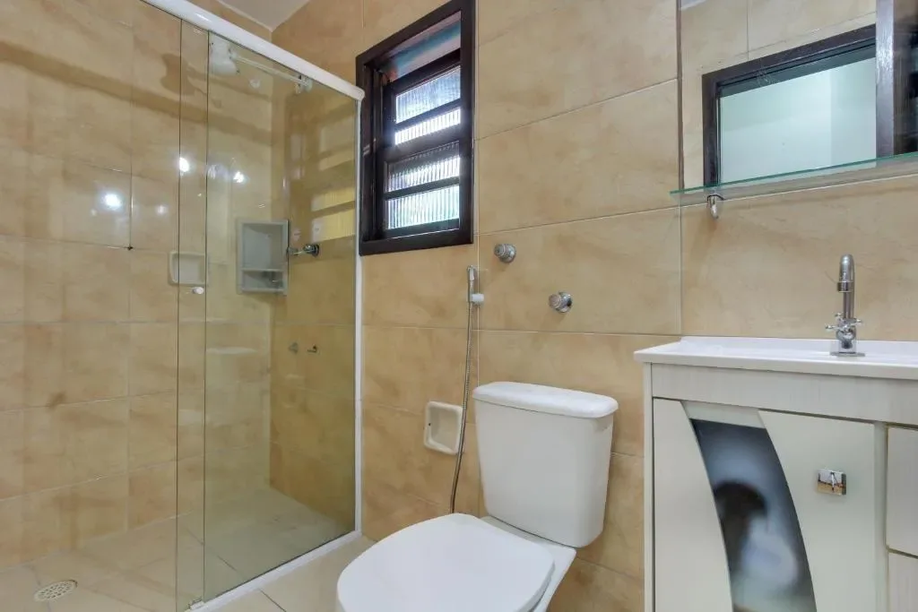 Residencial Vila do Sol, Apartamentos com pé na areia, Bombinhas, na Rua Leopoldo Zarling em Bombinhas/SC — foto 34
