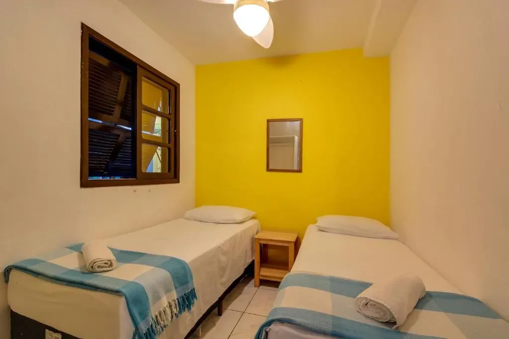 Residencial Vila do Sol, Apartamentos com pé na areia, Bombinhas, na Rua Leopoldo Zarling em Bombinhas/SC — foto 38