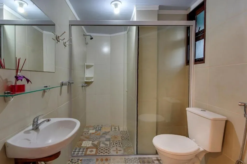 Residencial Vila do Sol, Apartamentos com pé na areia, Bombinhas, na Rua Leopoldo Zarling em Bombinhas/SC — foto 41