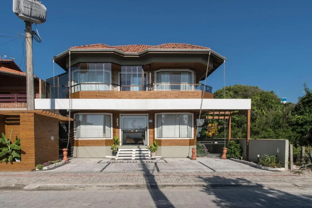 Raio do Sol Residence, Bombinhas, na AVENIDA AROEIRA DA PRAIA em Bombinhas/SC