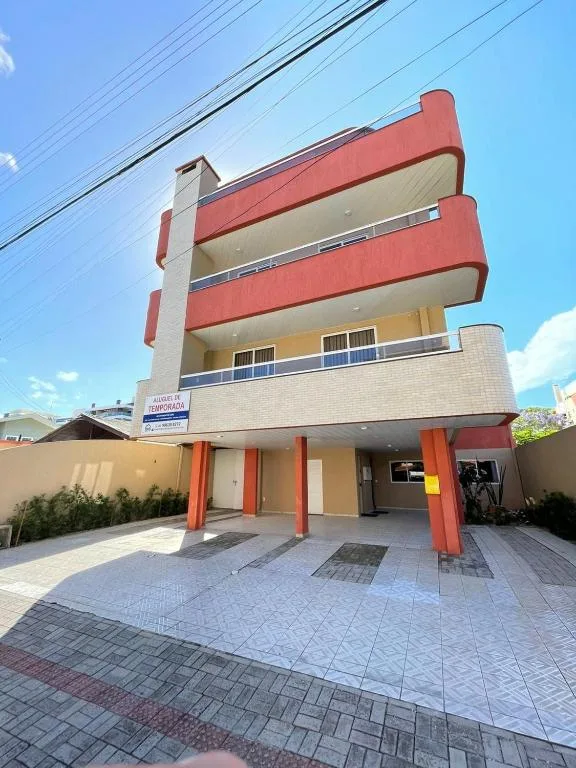 Residencial 364 - Localização privilegiada à 5min da praia, Bombinhas, na Rua Corrupião em Bombinhas/SC