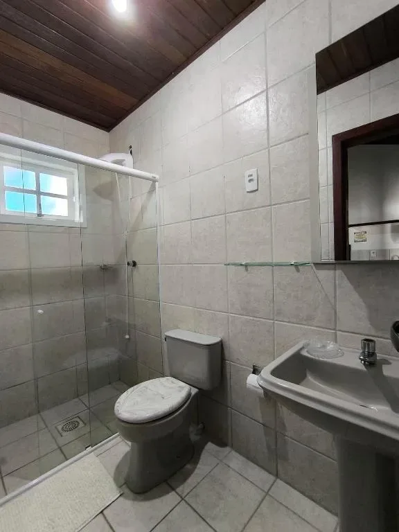 Pousadinha e Residencial Sto António - Praia de Bombas/Bombinhas-SC, Bombinhas, na Rua Beija Flôr em Bombinhas/SC — foto 8