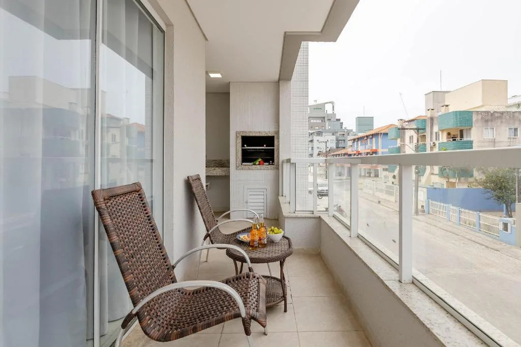 Excelente Apartamento a 240m da Praia de Bombas, Bombinhas, na 236 Rua Tié-Sangue em Bombinhas/SC