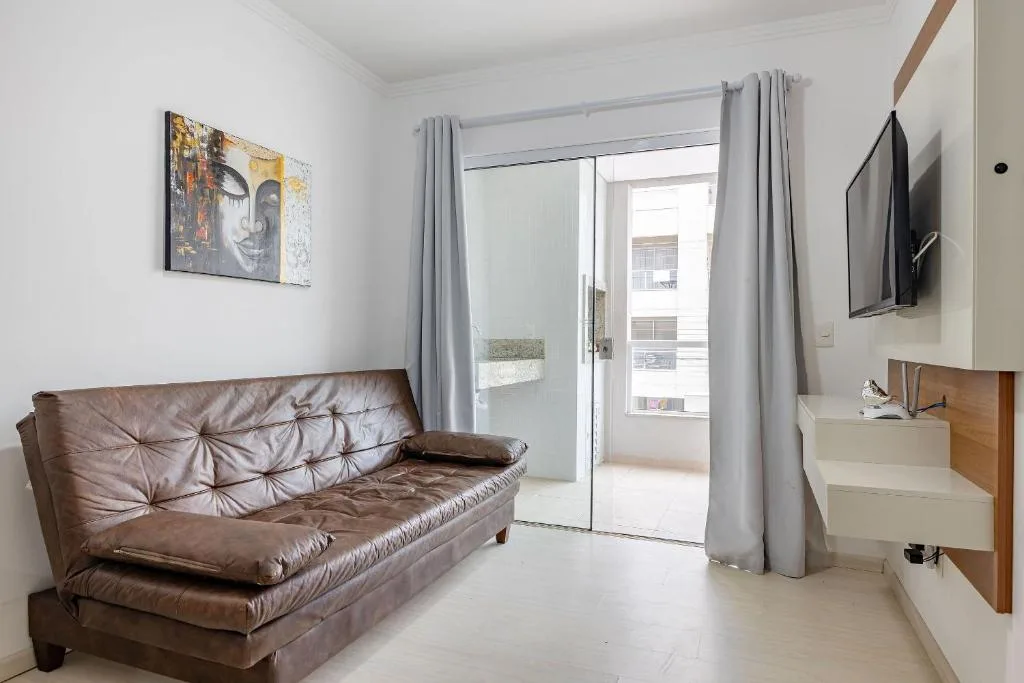 Excelente Apartamento a 240m da Praia de Bombas, Bombinhas, na 236 Rua Tié-Sangue em Bombinhas/SC — foto 3