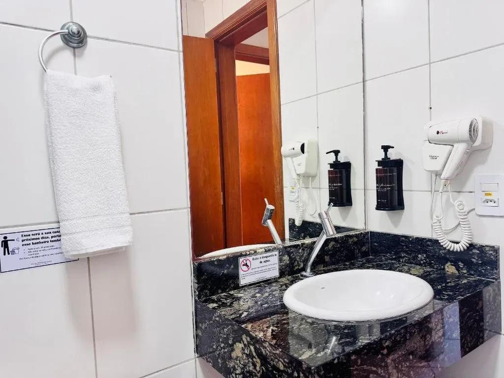 Residencial 364 - Localização privilegiada à 5min da praia, Bombinhas, na Rua Corrupião em Bombinhas/SC — foto 40