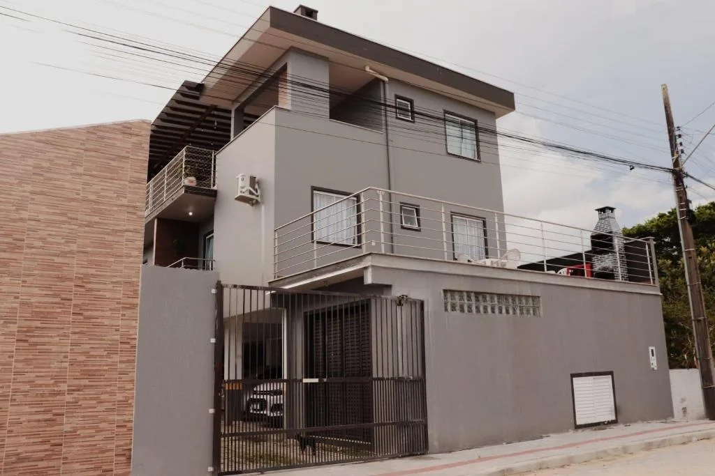 Enseada de Zimbros Residencial, Bombinhas, na 790 Rua Rio Tapajós / Rua Rio Jurua 144 Apartamento em Bombinhas/SC