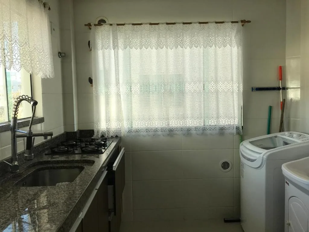 Flores de Veneranda, Bombinhas, na 386 Rua Sanhacu apto em Bombinhas/SC — foto 13