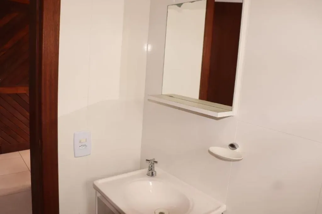 Enseada de Zimbros Residencial, Bombinhas, na 790 Rua Rio Tapajós / Rua Rio Jurua 144 Apartamento em Bombinhas/SC — foto 38