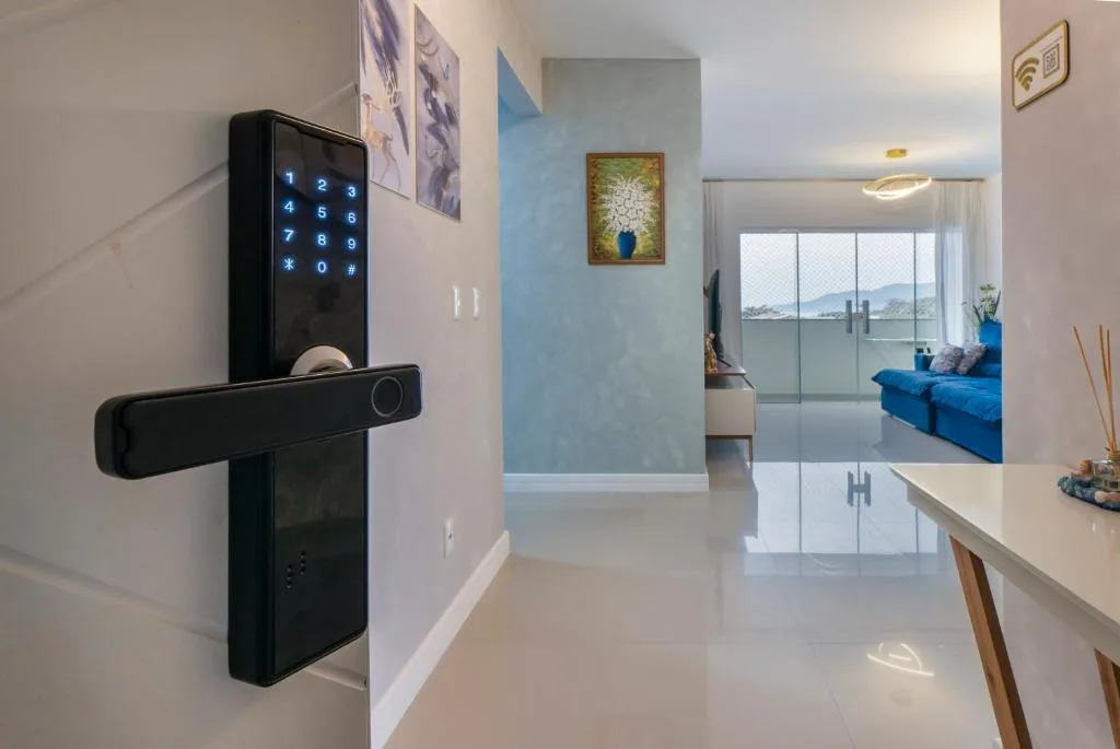 Encantador Apartamento 100m da Praia com vista mar, Porto Belo, na Rua Rubens Alves, 189 - apto em Porto Belo/SC — foto 2