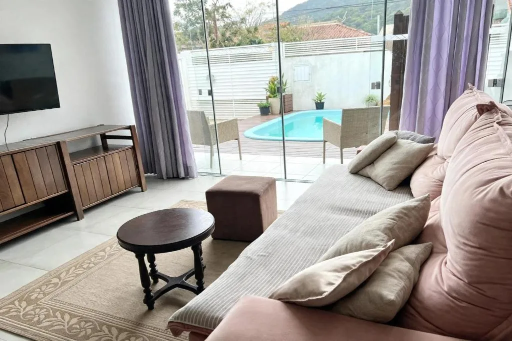 Casa inteira 3 quartos 6 pessoas com piscina de água salgada e hidromassagem em Porto Belo á 8 min do mar, Porto Belo, na R. Cap. Gualberto Leal Nunes em Porto Belo/SC — foto 4
