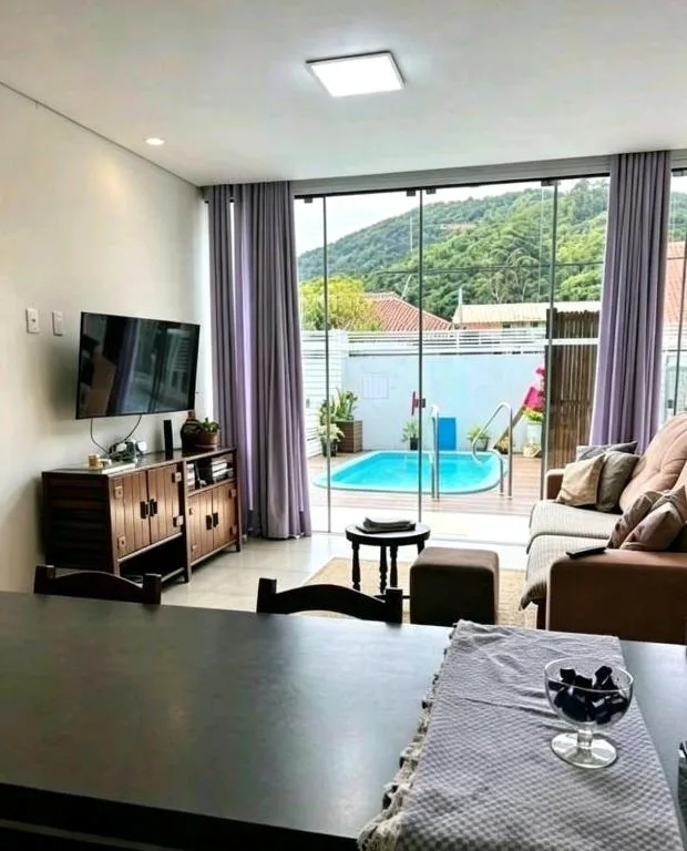 Casa inteira 3 quartos 6 pessoas com piscina de água salgada e hidromassagem em Porto Belo á 8 min do mar, Porto Belo, na R. Cap. Gualberto Leal Nunes em Porto Belo/SC — foto 6