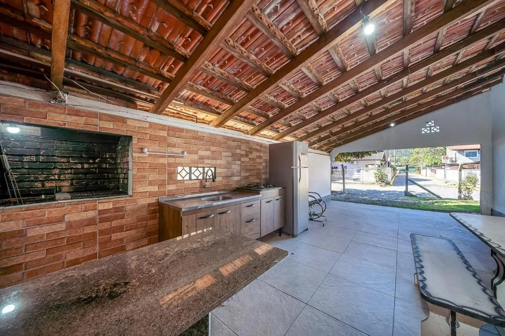 Casa completa para Familia e amigos com enxoval e varanda com churrasqueira e cozinha externa para ate 8 pessoas, Porto Belo, na Rua Maurilio Manoel da Silva, 184 casa em Porto Belo/SC — foto 3