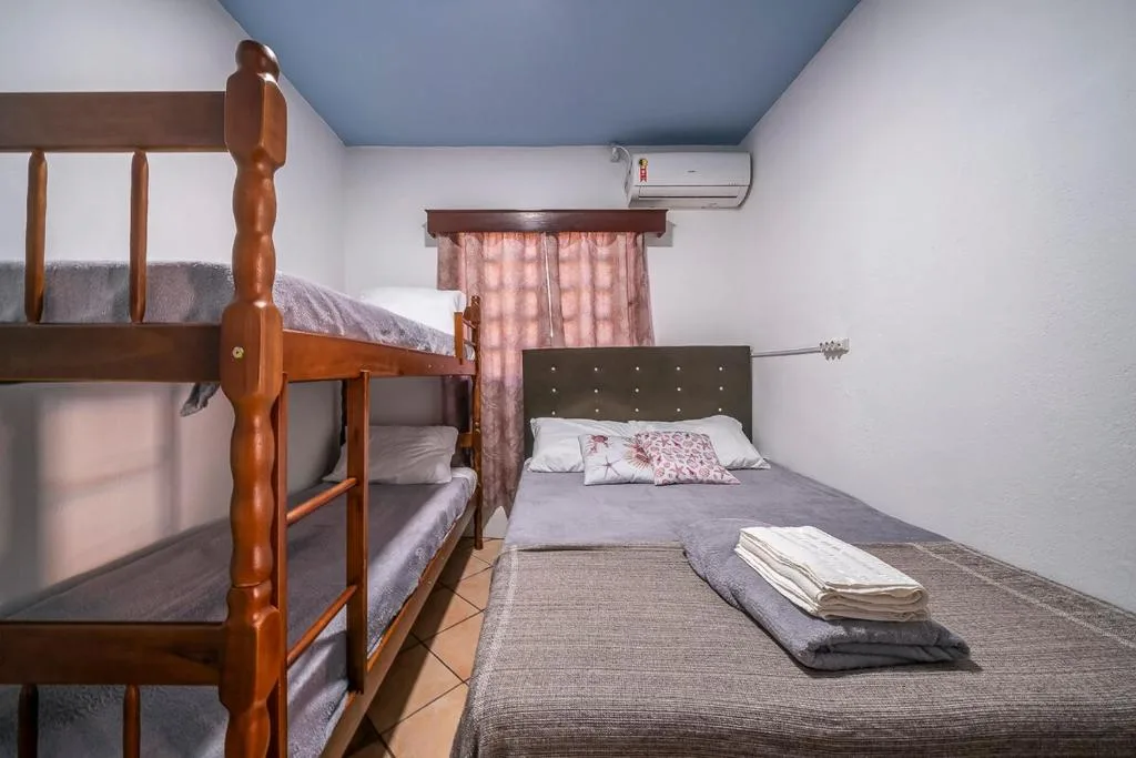 Casa completa para Familia e amigos com enxoval e varanda com churrasqueira e cozinha externa para ate 8 pessoas, Porto Belo, na Rua Maurilio Manoel da Silva, 184 casa em Porto Belo/SC — foto 5