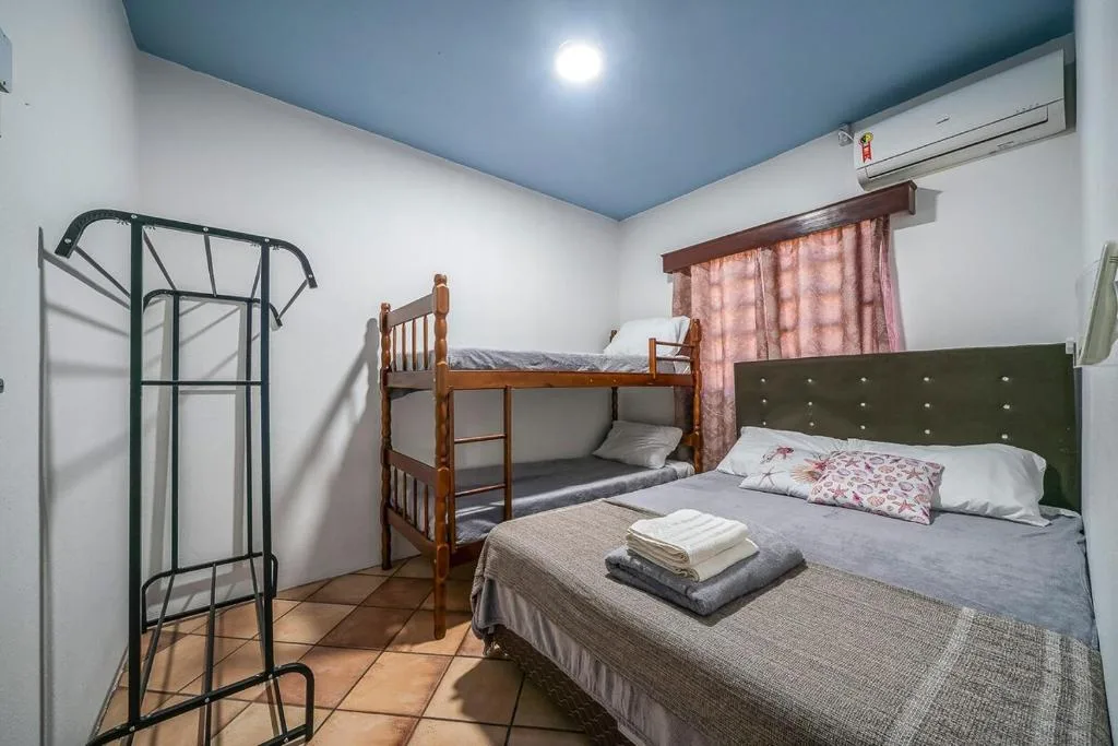 Casa completa para Familia e amigos com enxoval e varanda com churrasqueira e cozinha externa para ate 8 pessoas, Porto Belo, na Rua Maurilio Manoel da Silva, 184 casa em Porto Belo/SC — foto 8