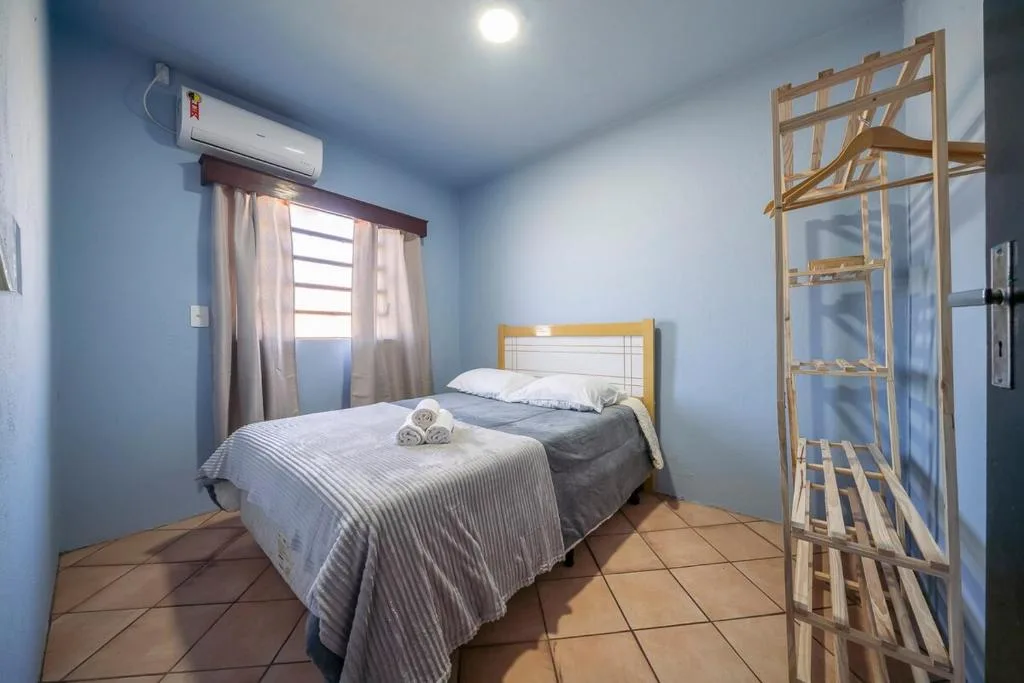 Casa completa para Familia e amigos com enxoval e varanda com churrasqueira e cozinha externa para ate 8 pessoas, Porto Belo, na Rua Maurilio Manoel da Silva, 184 casa em Porto Belo/SC — foto 10