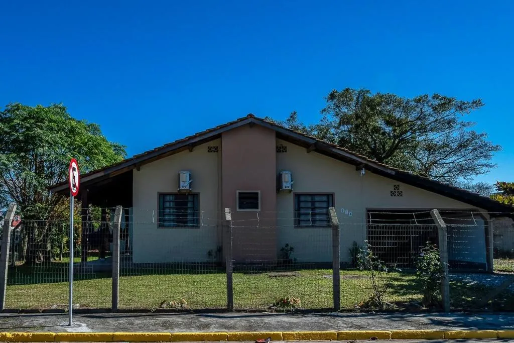 Casa completa para Familia e amigos com enxoval e varanda com churrasqueira e cozinha externa para ate 8 pessoas, Porto Belo, na Rua Maurilio Manoel da Silva, 184 casa em Porto Belo/SC — foto 11