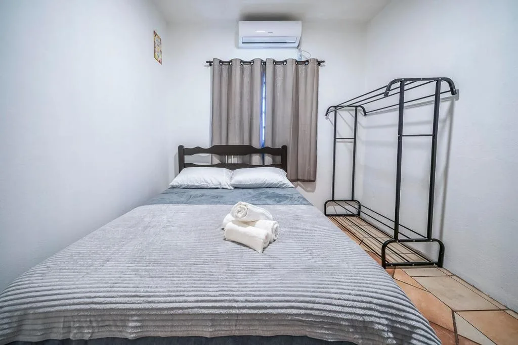Casa completa para Familia e amigos com enxoval e varanda com churrasqueira e cozinha externa para ate 8 pessoas, Porto Belo, na Rua Maurilio Manoel da Silva, 184 casa em Porto Belo/SC — foto 15