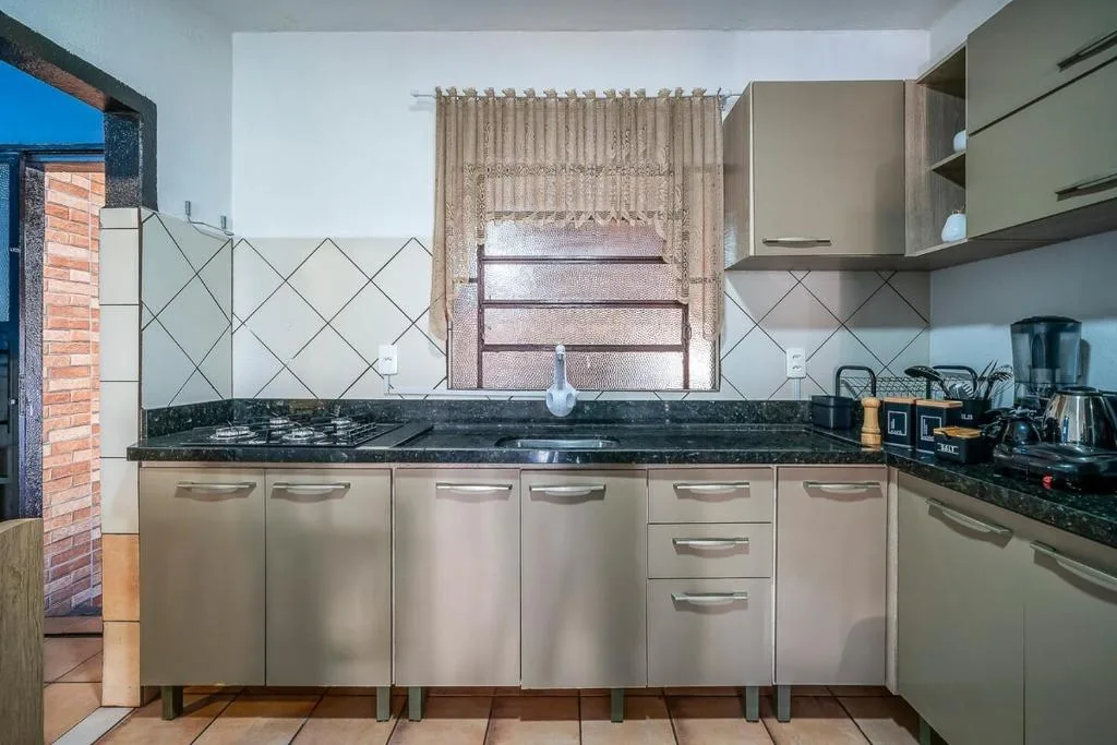Casa completa para Familia e amigos com enxoval e varanda com churrasqueira e cozinha externa para ate 8 pessoas, Porto Belo, na Rua Maurilio Manoel da Silva, 184 casa em Porto Belo/SC — foto 35