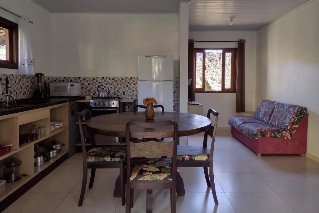 Casa em meio a natureza e próxima à praia, Porto Belo, na Avenida Governador Celso Ramos, Centro. em Porto Belo/SC — foto 3