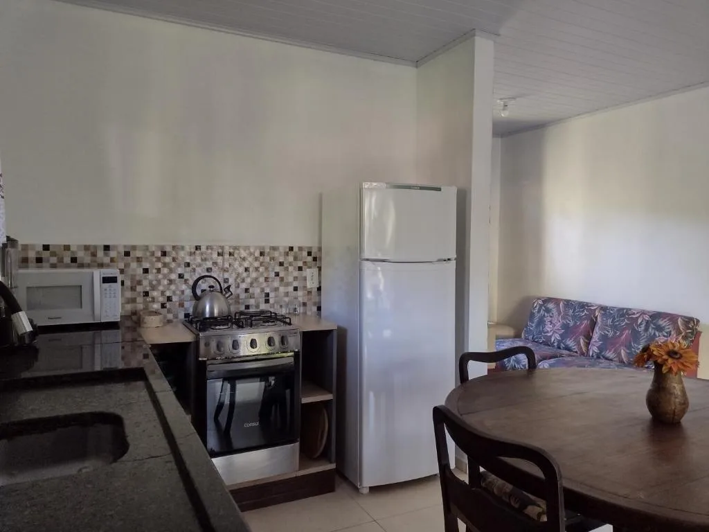 Casa em meio a natureza e próxima à praia, Porto Belo, na Avenida Governador Celso Ramos, Centro. em Porto Belo/SC — foto 5