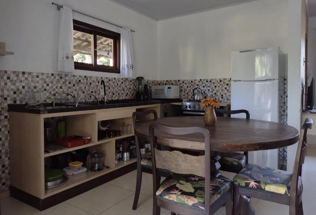 Casa em meio a natureza e próxima à praia, Porto Belo, na Avenida Governador Celso Ramos, Centro. em Porto Belo/SC — foto 6