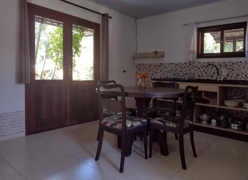 Casa em meio a natureza e próxima à praia, Porto Belo, na Avenida Governador Celso Ramos, Centro. em Porto Belo/SC — foto 8