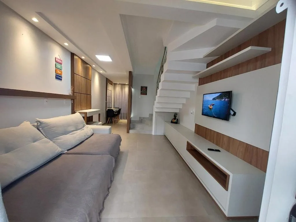 Porto Belo( casa Lari) · Hard Rock, casa á 5 minutos, na praia do Perequê, Porto Belo, na Rua Melanie Glaush em Porto Belo/SC — foto 3