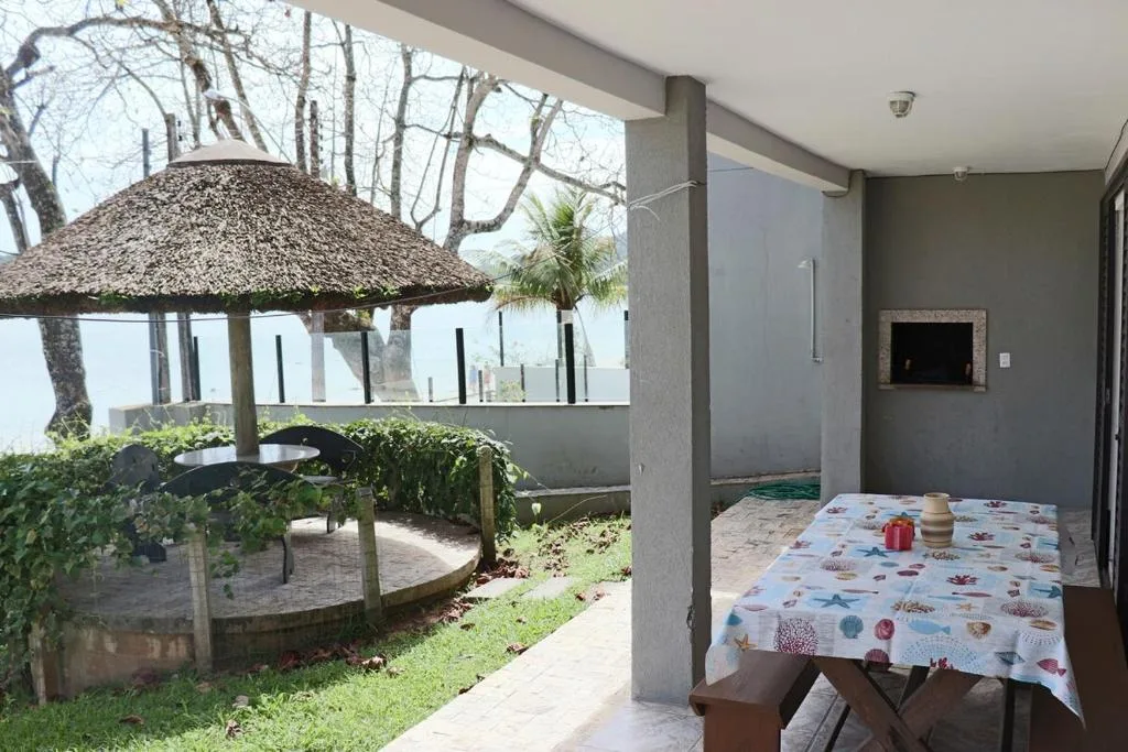 Casa de frete para o mar em Porto Belo, Porto Belo, na Avenida Governador Celso Ramos em Porto Belo/SC — foto 4