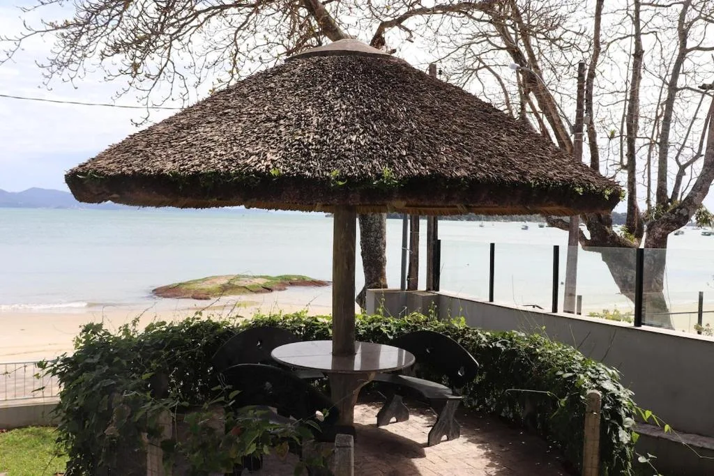 Casa de frete para o mar em Porto Belo, Porto Belo, na Avenida Governador Celso Ramos em Porto Belo/SC — foto 6