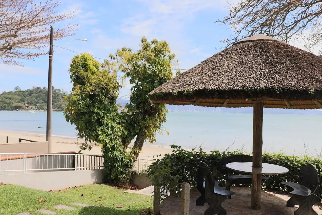 Casa de frete para o mar em Porto Belo, Porto Belo, na Avenida Governador Celso Ramos em Porto Belo/SC — foto 12