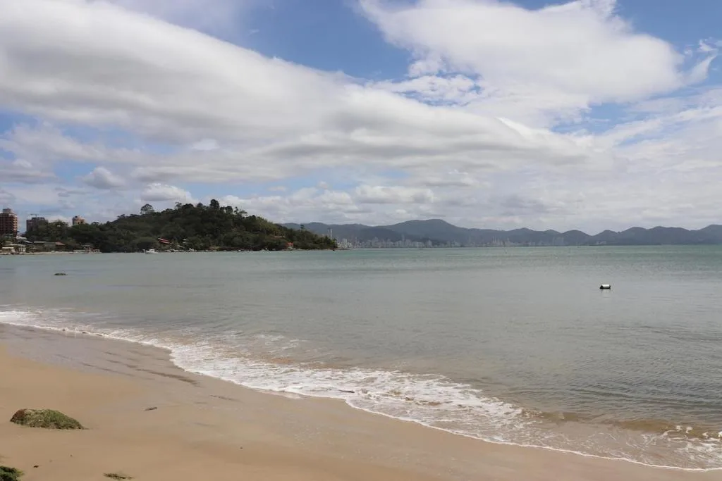 Casa de frete para o mar em Porto Belo, Porto Belo, na Avenida Governador Celso Ramos em Porto Belo/SC — foto 17