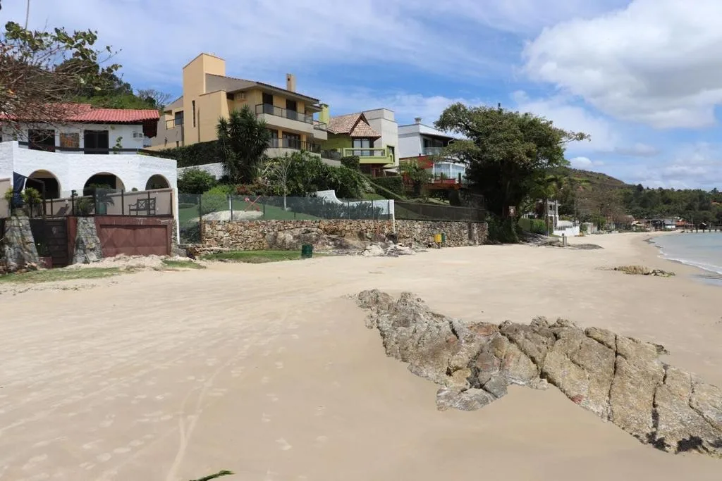 Casa de frete para o mar em Porto Belo, Porto Belo, na Avenida Governador Celso Ramos em Porto Belo/SC — foto 21