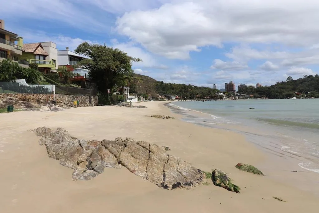 Casa de frete para o mar em Porto Belo, Porto Belo, na Avenida Governador Celso Ramos em Porto Belo/SC — foto 24