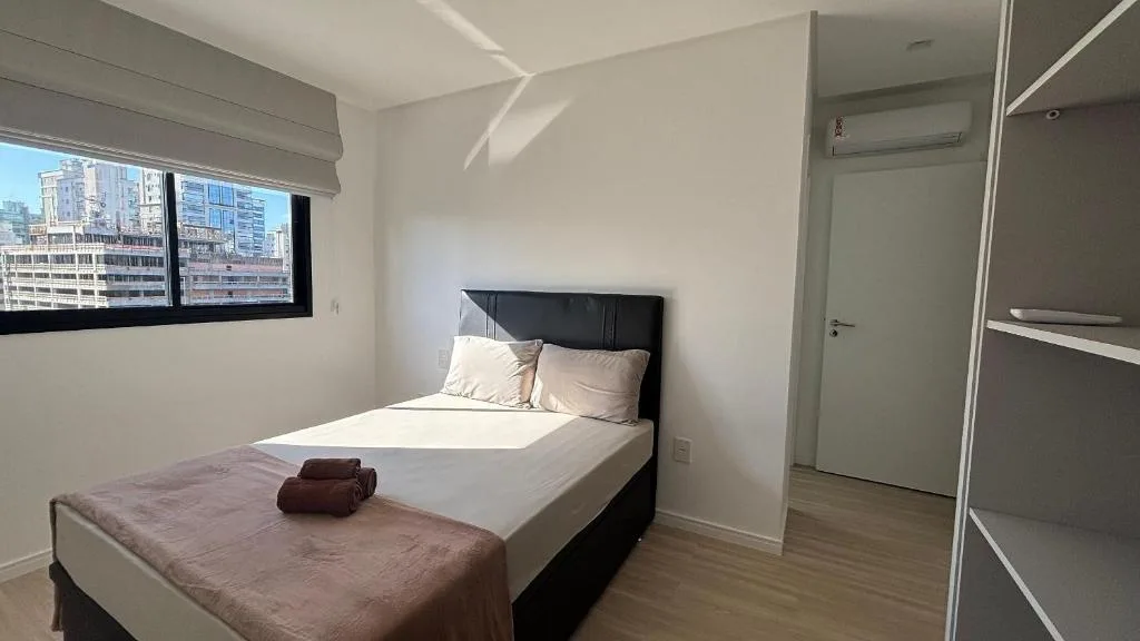 Apê Central | 2 Suítes + A/C + Vista Mar, Porto Belo, na 108 Rua Dona Jovina em Porto Belo/SC — foto 2