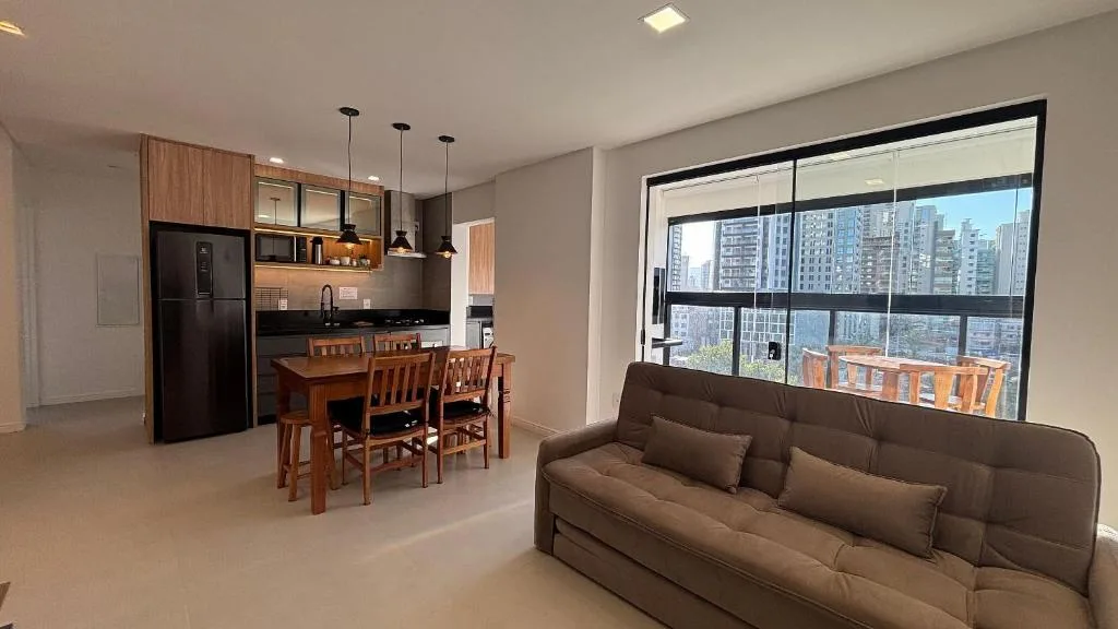 Apê Central | 2 Suítes + A/C + Vista Mar, Porto Belo, na 108 Rua Dona Jovina em Porto Belo/SC — foto 4