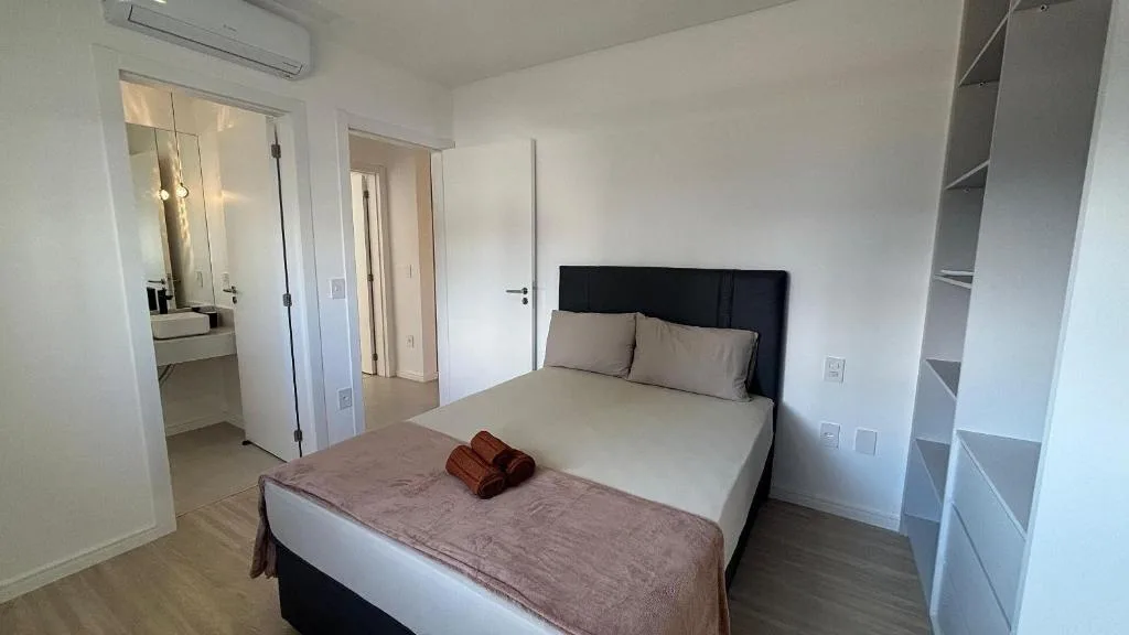 Apê Central | 2 Suítes + A/C + Vista Mar, Porto Belo, na 108 Rua Dona Jovina em Porto Belo/SC — foto 7