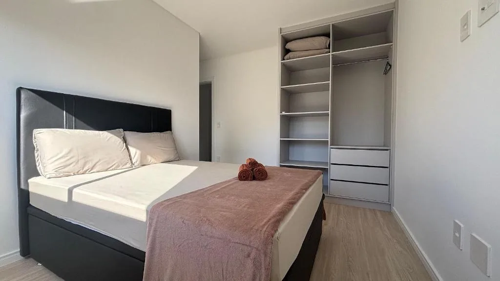 Apê Central | 2 Suítes + A/C + Vista Mar, Porto Belo, na 108 Rua Dona Jovina em Porto Belo/SC — foto 9