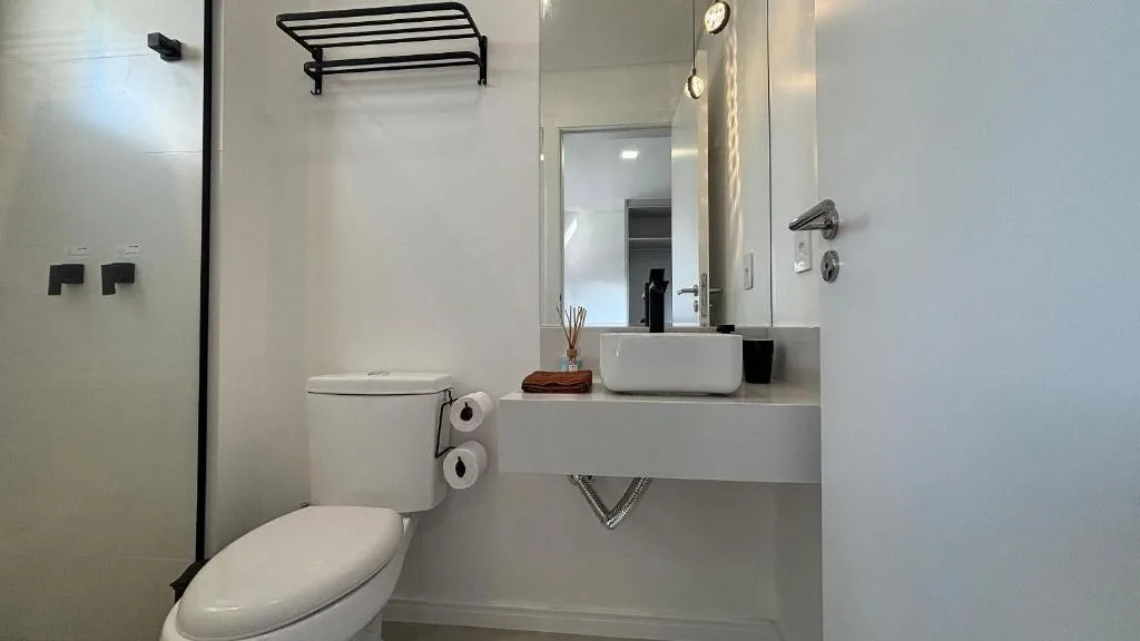 Apê Central | 2 Suítes + A/C + Vista Mar, Porto Belo, na 108 Rua Dona Jovina em Porto Belo/SC — foto 12