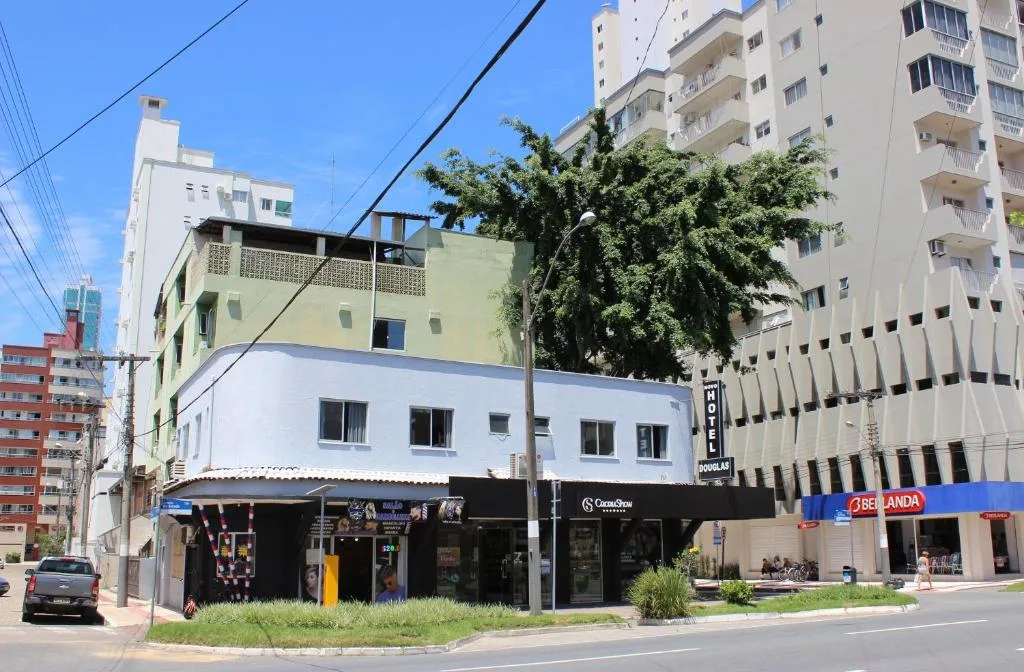 Novo Hotel Douglas, Balneário Camboriú, na Rua 1021 número 380 centro em Balneário Camboriú/SC — foto 6