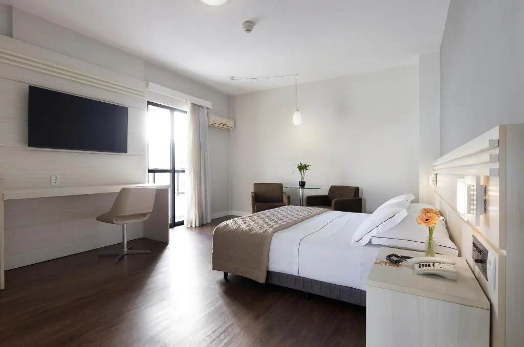Hotel D, na Av. Atlântica em Balneário Camboriú/SC — foto 6