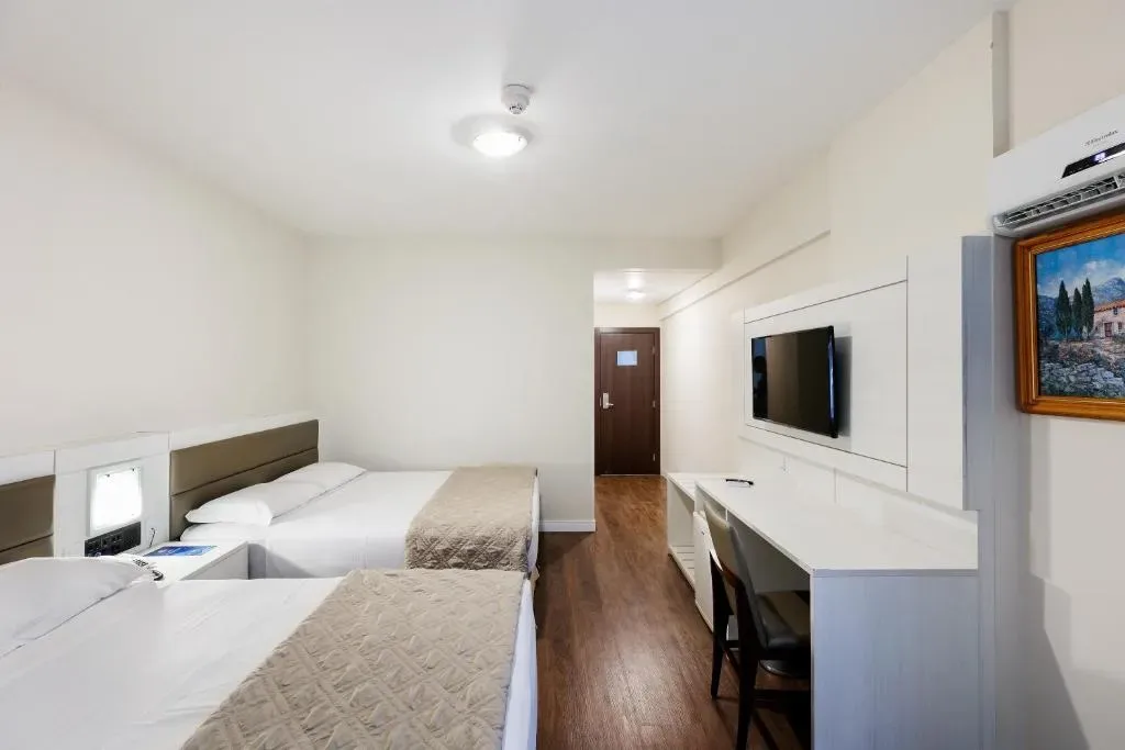 Hotel D, na Av. Atlântica em Balneário Camboriú/SC — foto 7