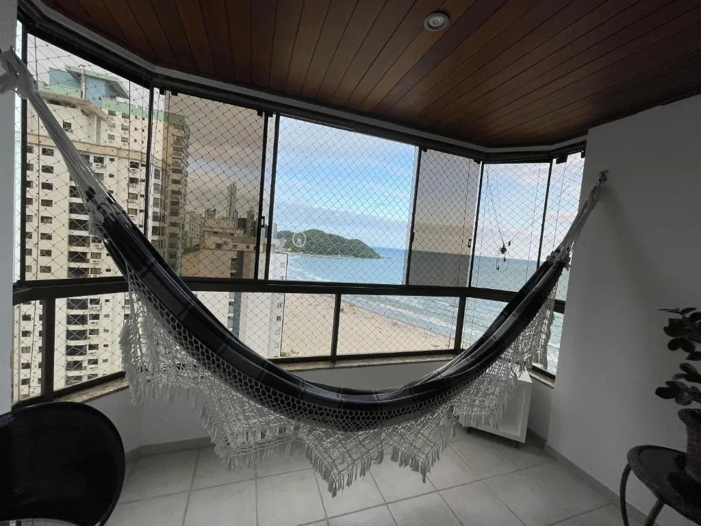Apto Pé na Areia com Linda Vista da Roda Gigante, Balneário Camboriú, na Avenida Atlântica Centro Edifício Monte Olympos 1250 ap. em Balneário Camboriú/SC