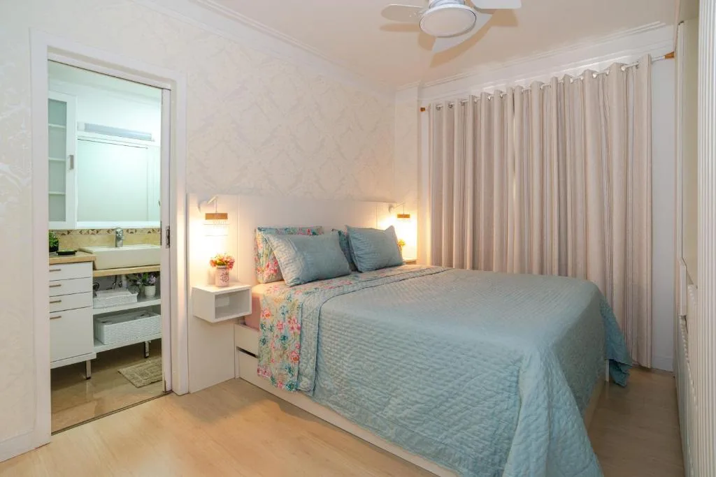 Apto Pé na Areia com Linda Vista da Roda Gigante, Balneário Camboriú, na Avenida Atlântica Centro Edifício Monte Olympos 1250 ap. em Balneário Camboriú/SC — foto 7