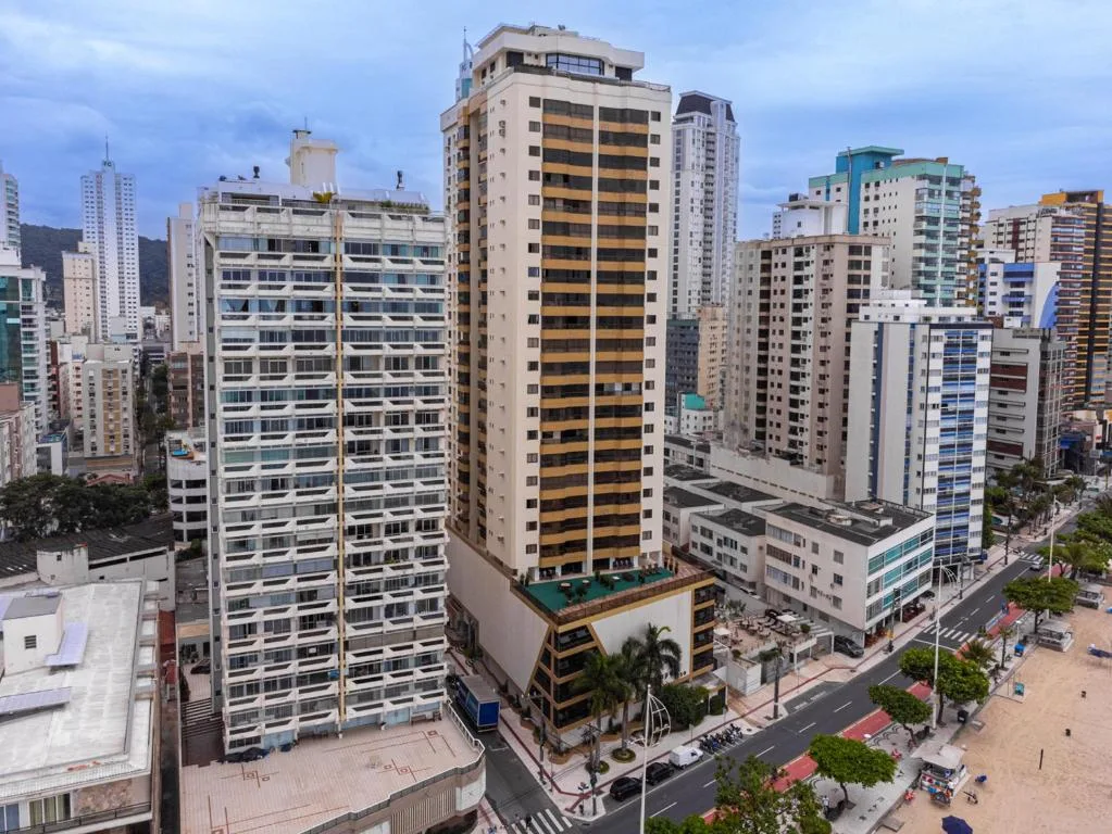 Apto Pé na Areia com Linda Vista da Roda Gigante, Balneário Camboriú, na Avenida Atlântica Centro Edifício Monte Olympos 1250 ap. em Balneário Camboriú/SC — foto 45