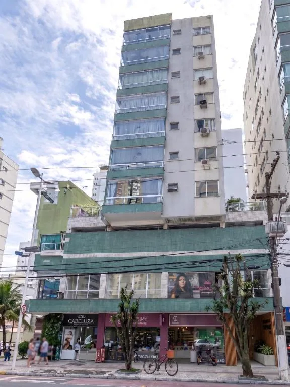 Apto 2 quartos, 6 pessoas, Balneário Camboriú, na Av. Brasil em Balneário Camboriú/SC
