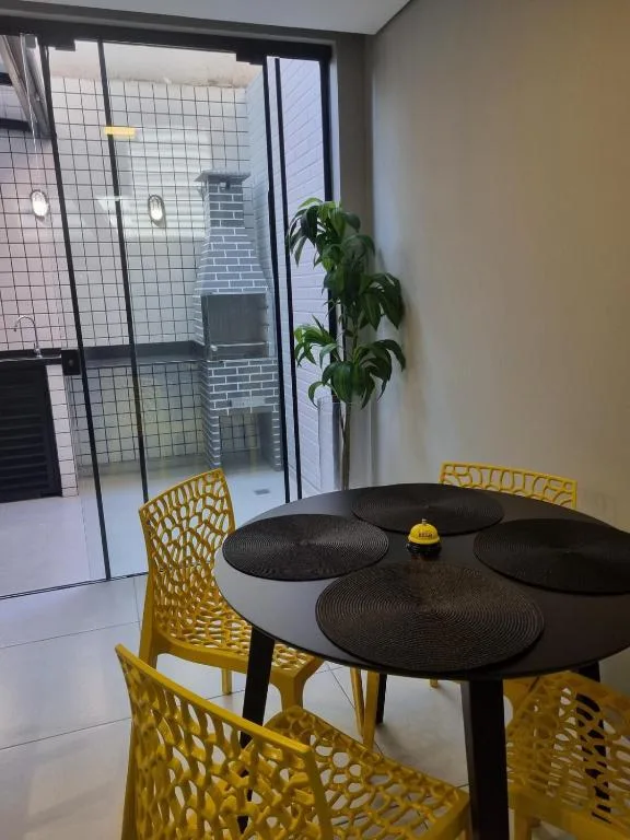 Casa 700m Praia, Churrasq, SelfChekin, Garagem, Wi-fi, Ar, Portão Eletronico, Balneário Camboriú, na Rua Tailândia em Balneário Camboriú/SC
