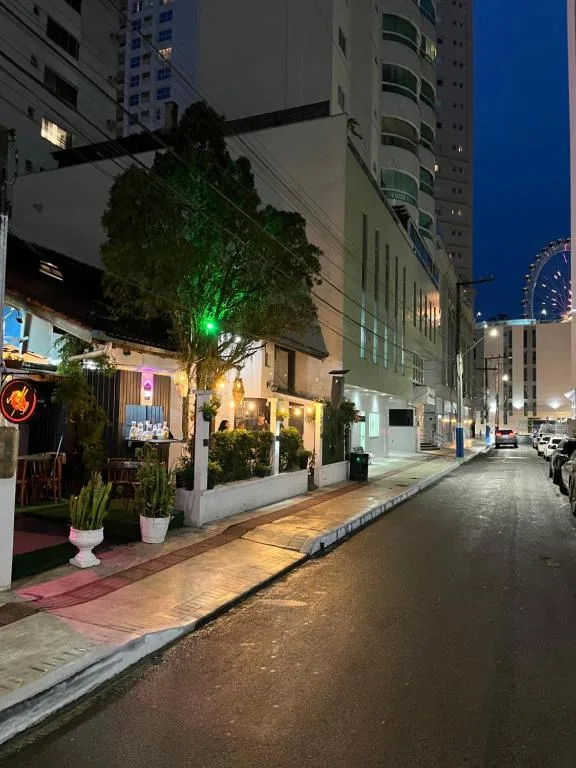 Nômades Club House, Balneário Camboriú, na 99 Rua Justiniano Neves em Balneário Camboriú/SC