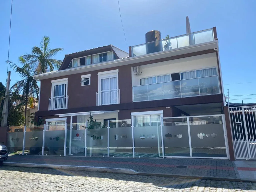 Bouganville Guest House BC, Balneário Camboriú, na Rua em Balneário Camboriú/SC